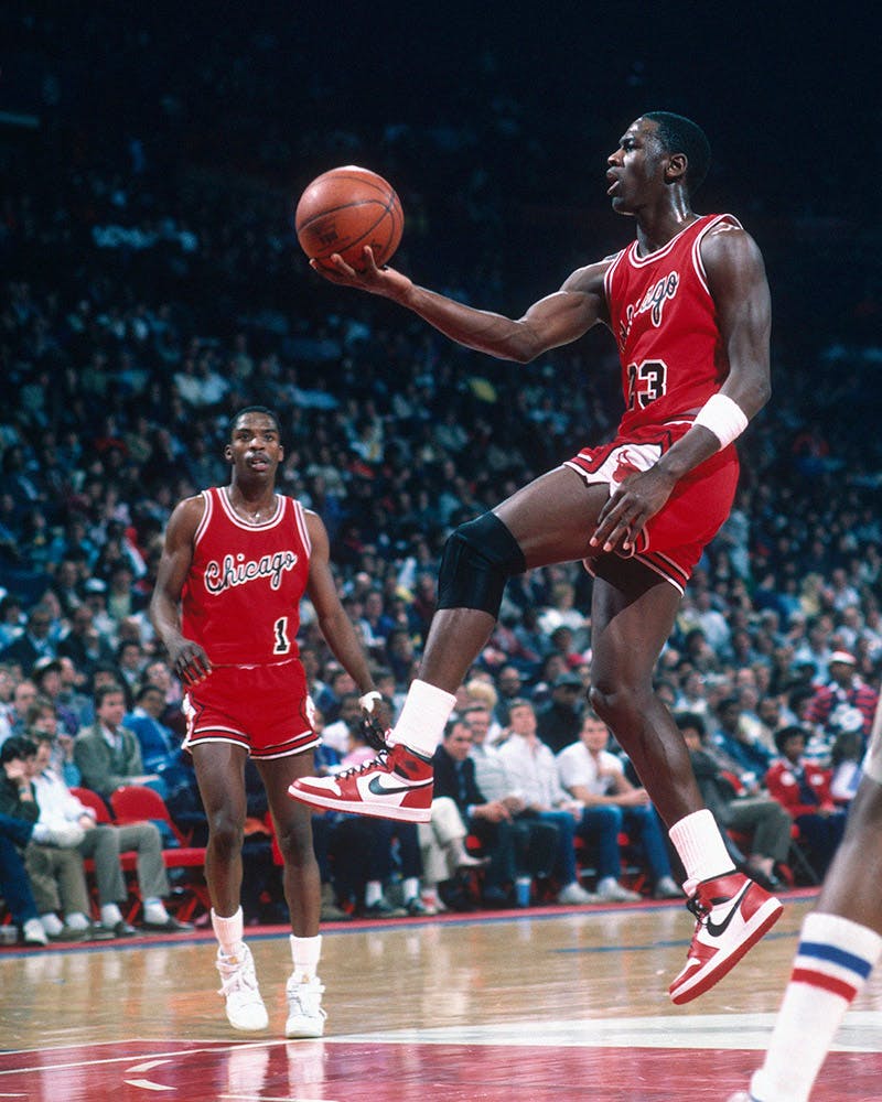 basketball players wearing jordan 1